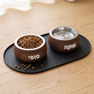 משטח סיליקון שתופס אוכל ומים שנשפכים מהקערות